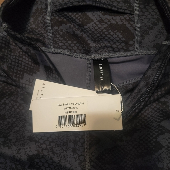 New All Fenix Navy Snake 7/8 Leggings - Picture 6 of 6